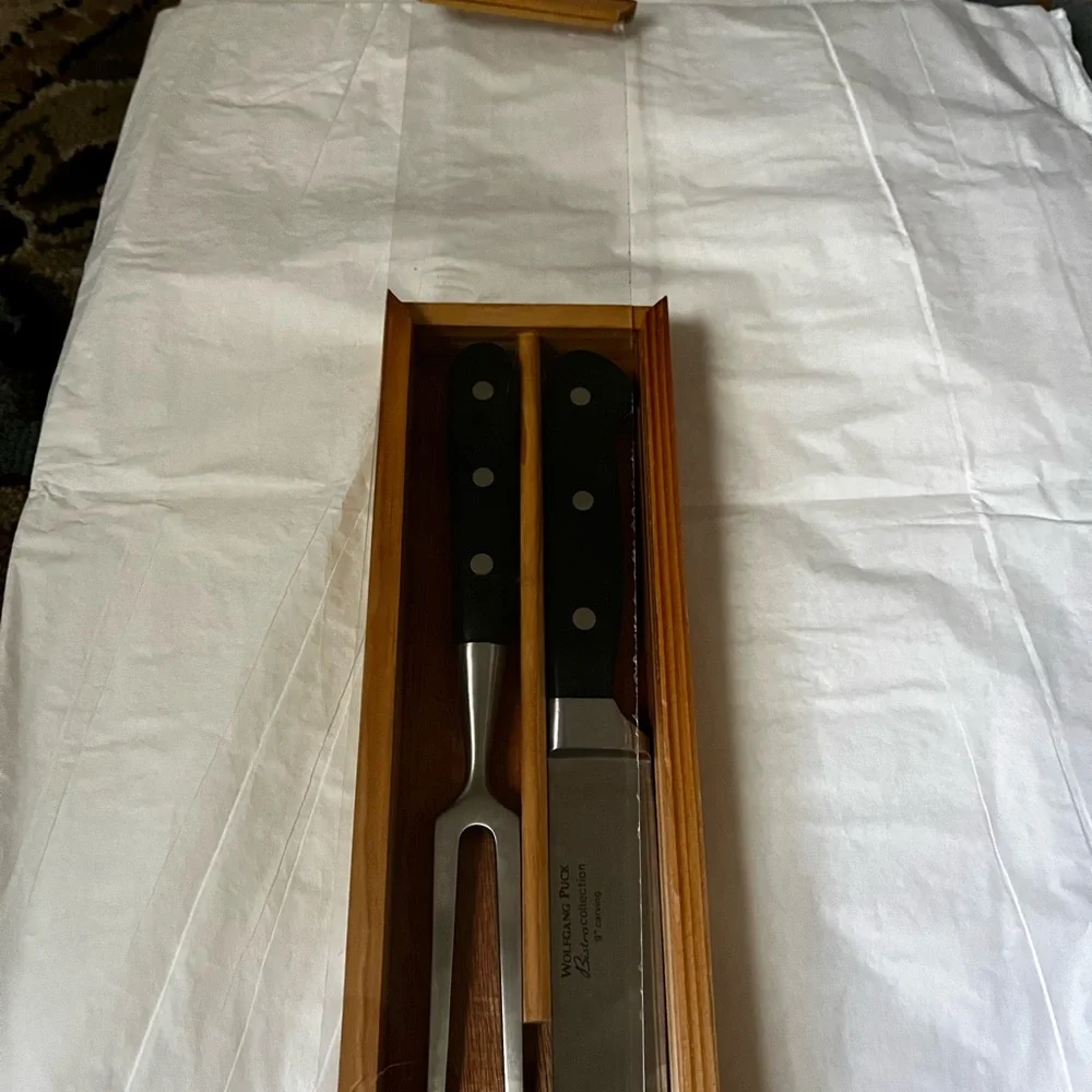 WG PUCK~2 PIECE Carving Set in Wooden Gift Box - Black Handles~ NWOB
